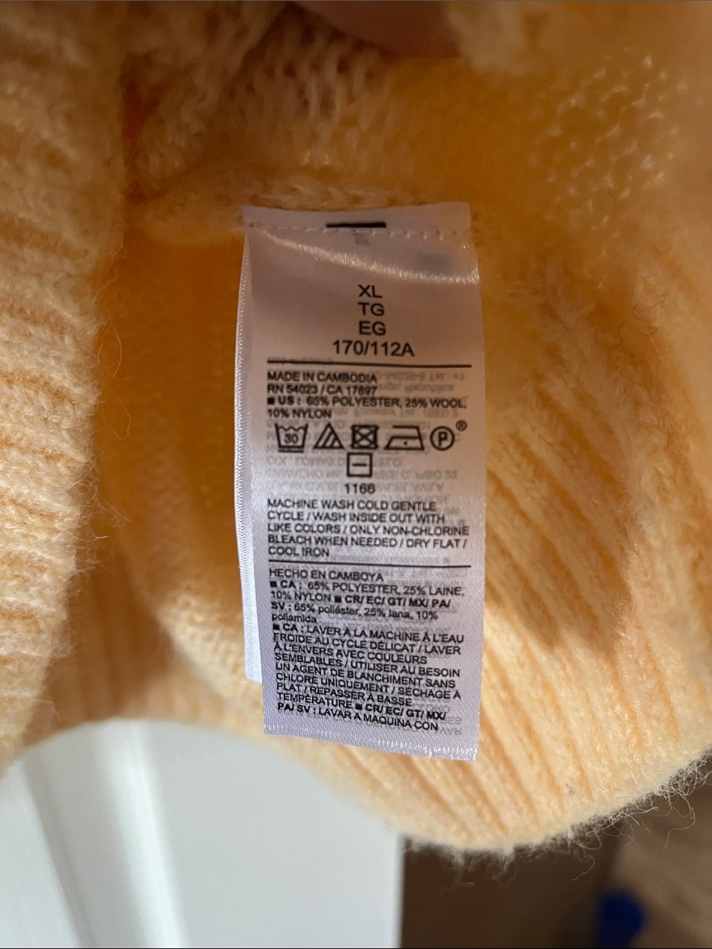 Old Navy Women's Pale Yellow super soft V-Neck Sweater - Picture 3 of 6